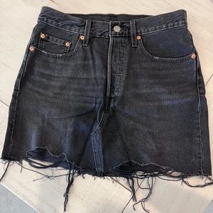 Levi’s black denim skirt